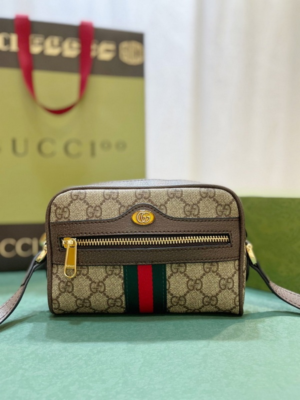 Gucci Handbags 960